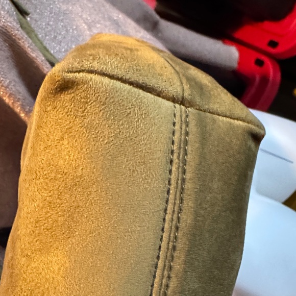 π JW PEI Olive Crossbody Bag with Gold Accents - Picture 12 of 16